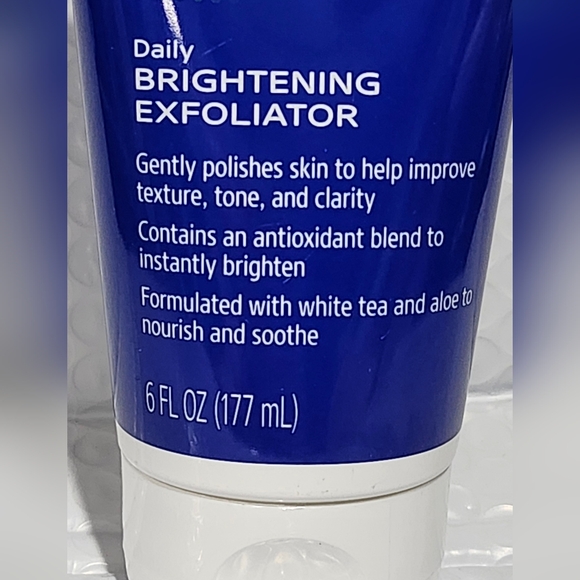 Differin Cleanse Daily Brightening Exfoliator Cleanse - Picture 3 of 7